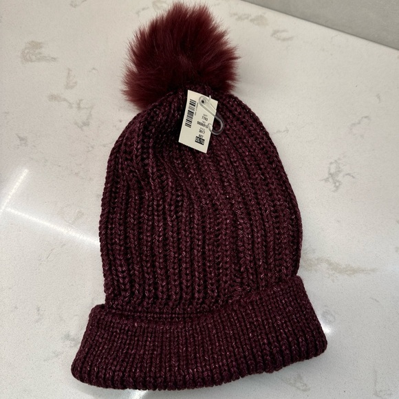 Prince & Fox Women’s Beanie Hat Violet Faux Fur Pompom One Size NWT - Picture 1 of 6